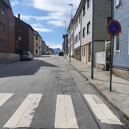 Апартаменти Near Brosundet, Newly Refurnished, Free Street Parking Олесунн Екстер'єр фото