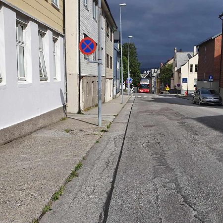 Апартаменти Near Brosundet, Newly Refurnished, Free Street Parking Олесунн Екстер'єр фото