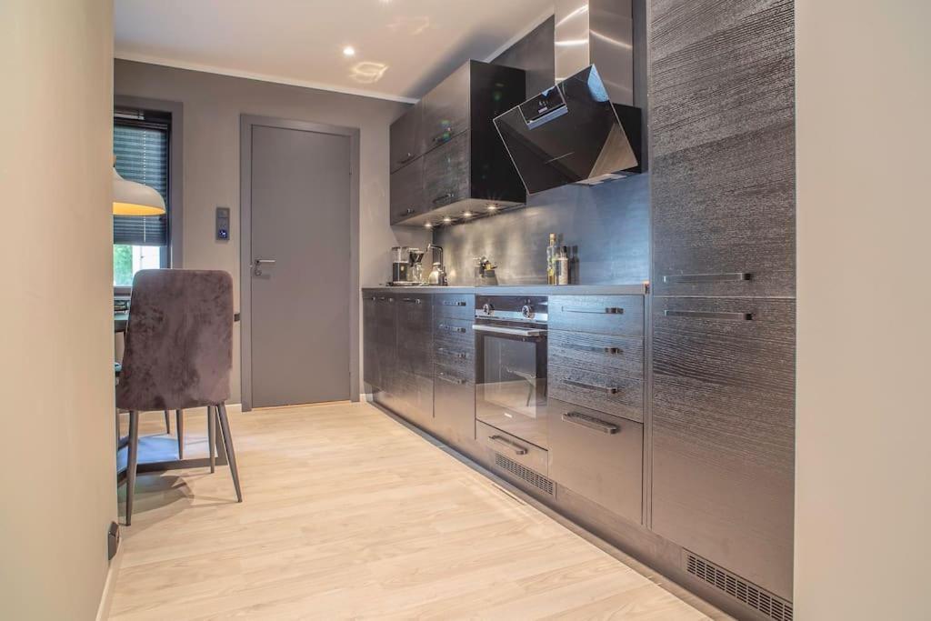 Апартаменти Near Brosundet, Newly Refurnished, Free Street Parking Олесунн Екстер'єр фото