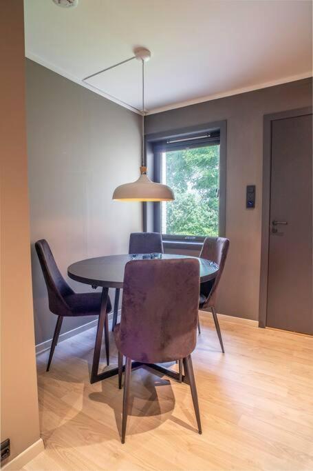 Апартаменти Near Brosundet, Newly Refurnished, Free Street Parking Олесунн Екстер'єр фото