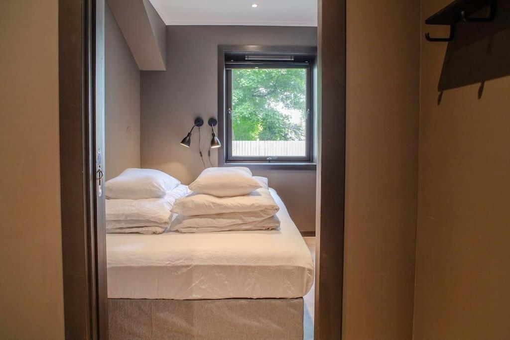 Апартаменти Near Brosundet, Newly Refurnished, Free Street Parking Олесунн Екстер'єр фото